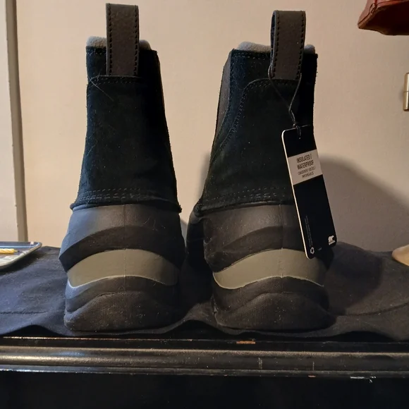 NWT Buxton Pull On Black Waterproof Mens Snowboot - 9